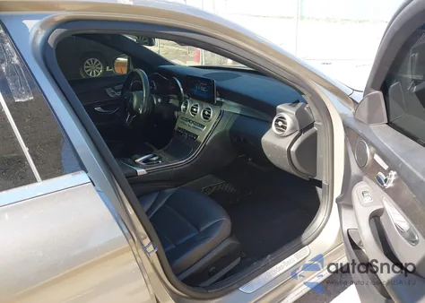 2019 Mercedes-Benz C 300 z USA, uszkodzony, nr VIN 55SWF8DB0KU283019